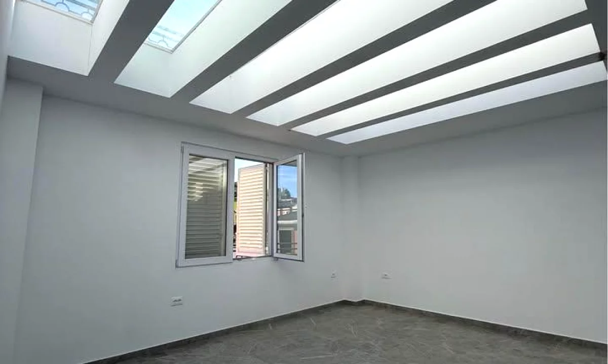 Shtepi me qera Vila Luksoze ne Tirane, 5+1, Mobilimi Bosh, pa mobiluar, Pagesa 4,200  Euro.