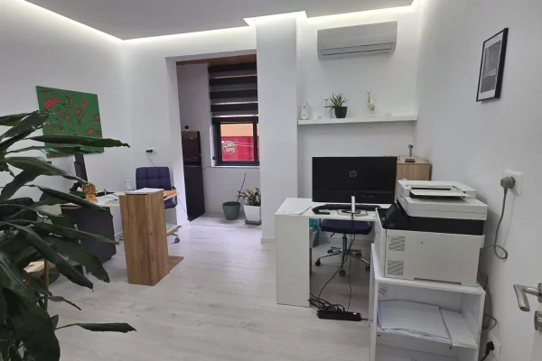  Ambient me qera per Zyra te Shkolla e Baletit/ 50,000 leke