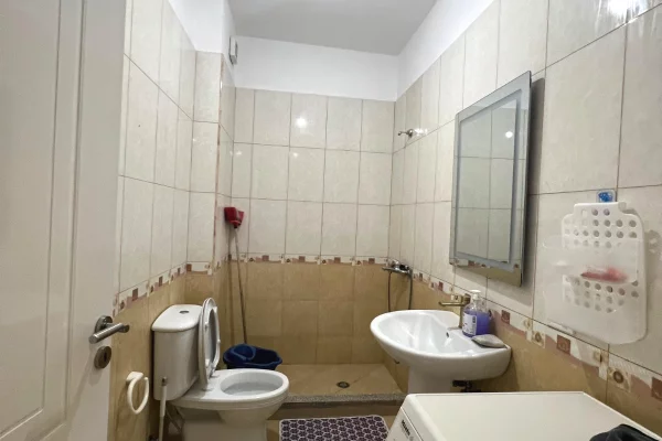 Shtepi me qera Apartament ne Tirane, 1+1, Mobilimi E mobiluar, Pagesa 40,000  Leke.