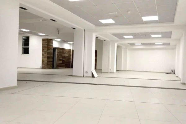 Ambient biznesi me qera ne Kombinat/ 200,000 All/Muaj