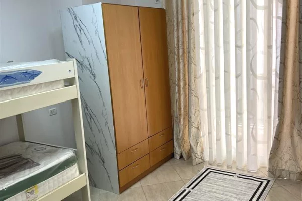 Shtepi me qera Apartament ne Tirane, 2+1, Mobilimi E mobiluar, Pagesa 45,000  Leke.