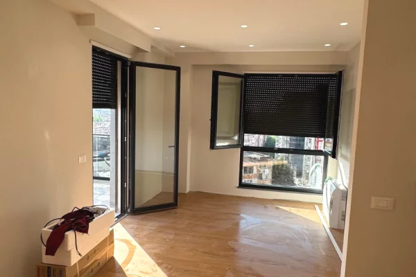 Shtepi me qera Apartament ne Tirane, 2+1, Mobilimi Bosh, pa mobiluar, Pagesa 800  Euro.