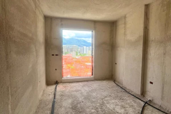 Shtepi ne shitje Apartament ne Tirane, 2+1, Mobilimi Bosh, pa mobiluar, Pagesa 13,900,000  Leke.