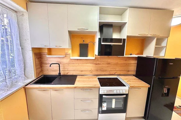 Shtepi me qera Apartament ne Tirane, 2+1, Mobilimi E mobiluar, Pagesa 800  Euro.