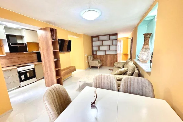 Shtepi me qera Apartament ne Tirane, 2+1, Mobilimi E mobiluar, Pagesa 800  Euro.