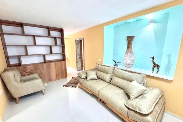 Shtepi me qera 2+1 ne Tirane - 800 Euro