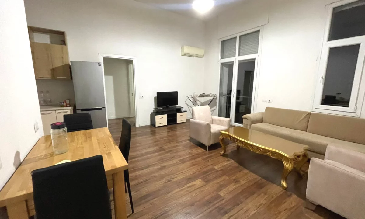 Shtepi me qera Apartament ne Tirane, 3+1, Mobilimi E mobiluar, Pagesa 900  Euro.
