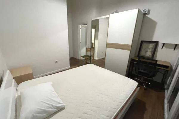 Shtepi me qera Apartament ne Tirane, 3+1, Mobilimi E mobiluar, Pagesa 900  Euro.