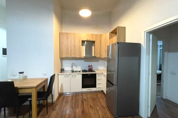 Shtepi me qera Apartament ne Tirane, 3+1, Mobilimi E mobiluar, Pagesa 900  Euro.