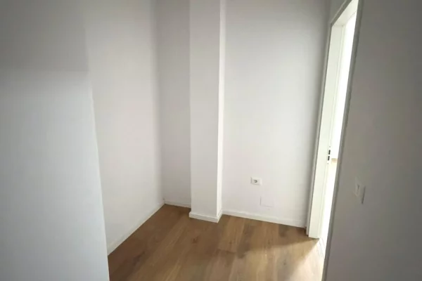 Shtepi me qera Apartament ne Tirane, 2+1, Mobilimi Bosh, pa mobiluar, Pagesa 600  Euro.
