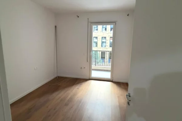 Shtepi me qera Apartament ne Tirane, 2+1, Mobilimi Bosh, pa mobiluar, Pagesa 600  Euro.