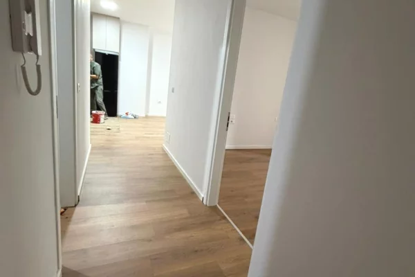 Shtepi me qera Apartament ne Tirane, 2+1, Mobilimi Bosh, pa mobiluar, Pagesa 600  Euro.