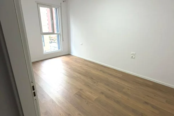 Shtepi me qera Apartament ne Tirane, 2+1, Mobilimi Bosh, pa mobiluar, Pagesa 600  Euro.