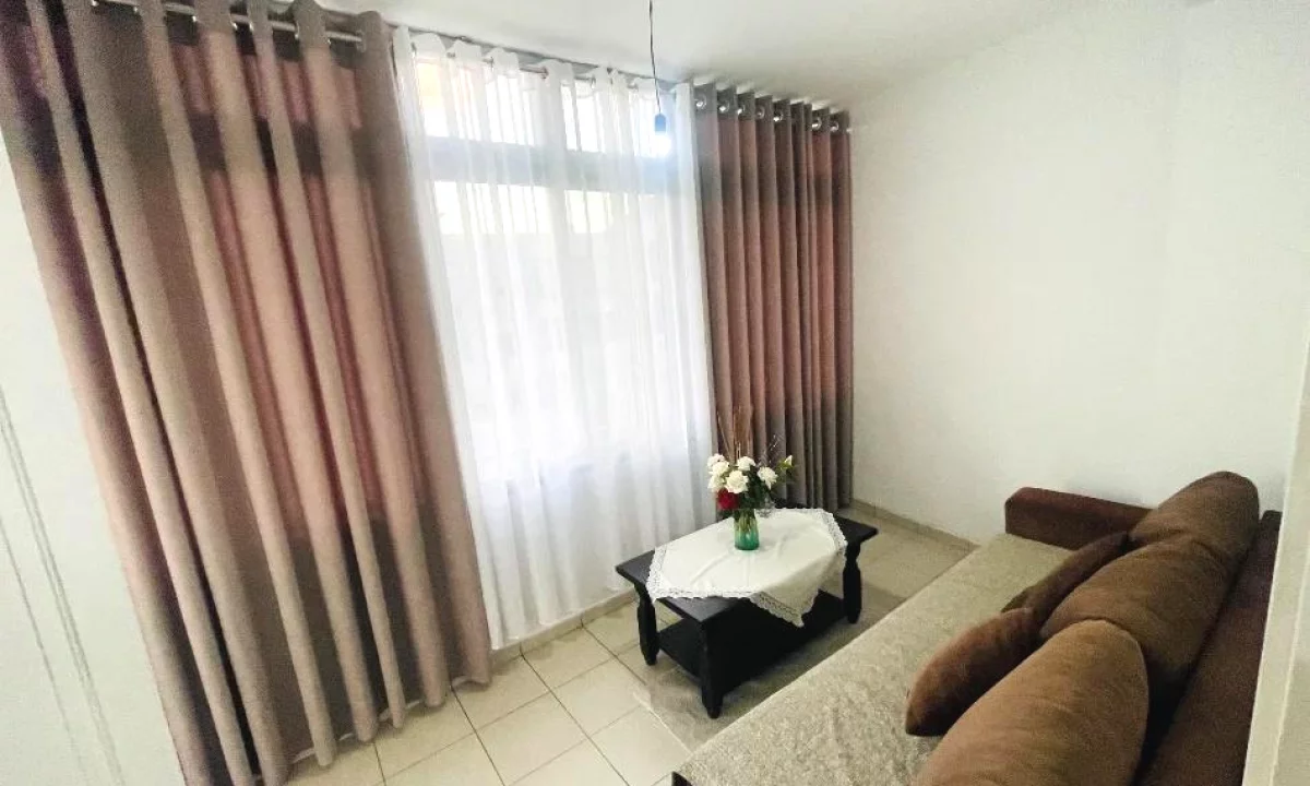 Shtepi me qera Apartament ne Tirane, 2+1, Mobilimi E mobiluar, Pagesa 550  Euro.
