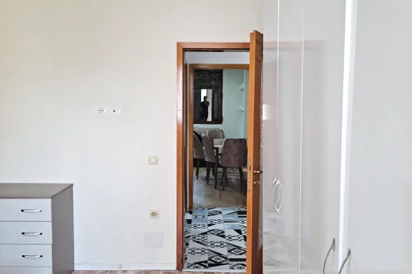 Shtepi me qera Apartament ne Tirane, 2+1, Mobilimi E mobiluar, Pagesa 55,000  Leke.