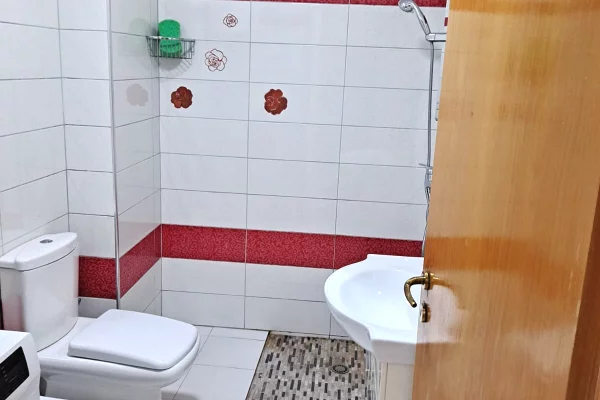Shtepi me qera Apartament ne Tirane, 2+1, Mobilimi E mobiluar, Pagesa 55,000  Leke.