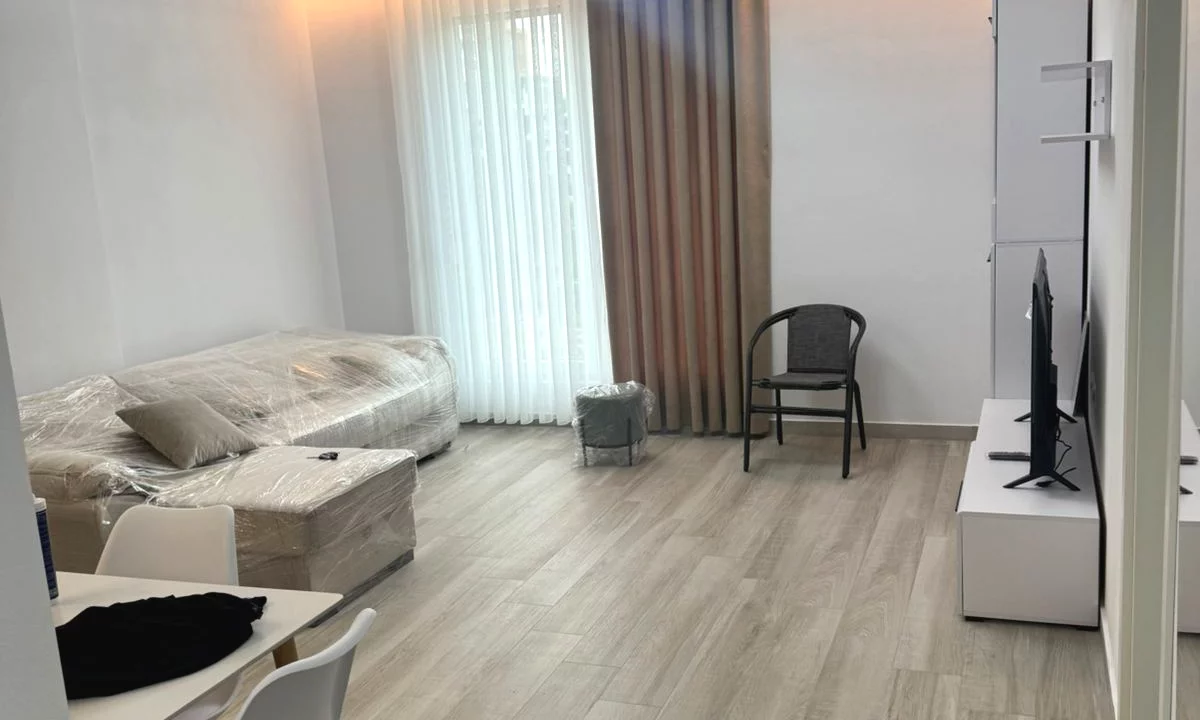 Shtepi me qera Apartament ne Tirane, 1+1, Mobilimi Bosh, pa mobiluar, Pagesa 60,000  Leke.