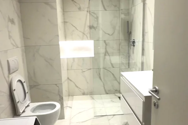 Shtepi me qera Apartament ne Tirane, 1+1, Mobilimi Bosh, pa mobiluar, Pagesa 60,000  Leke.