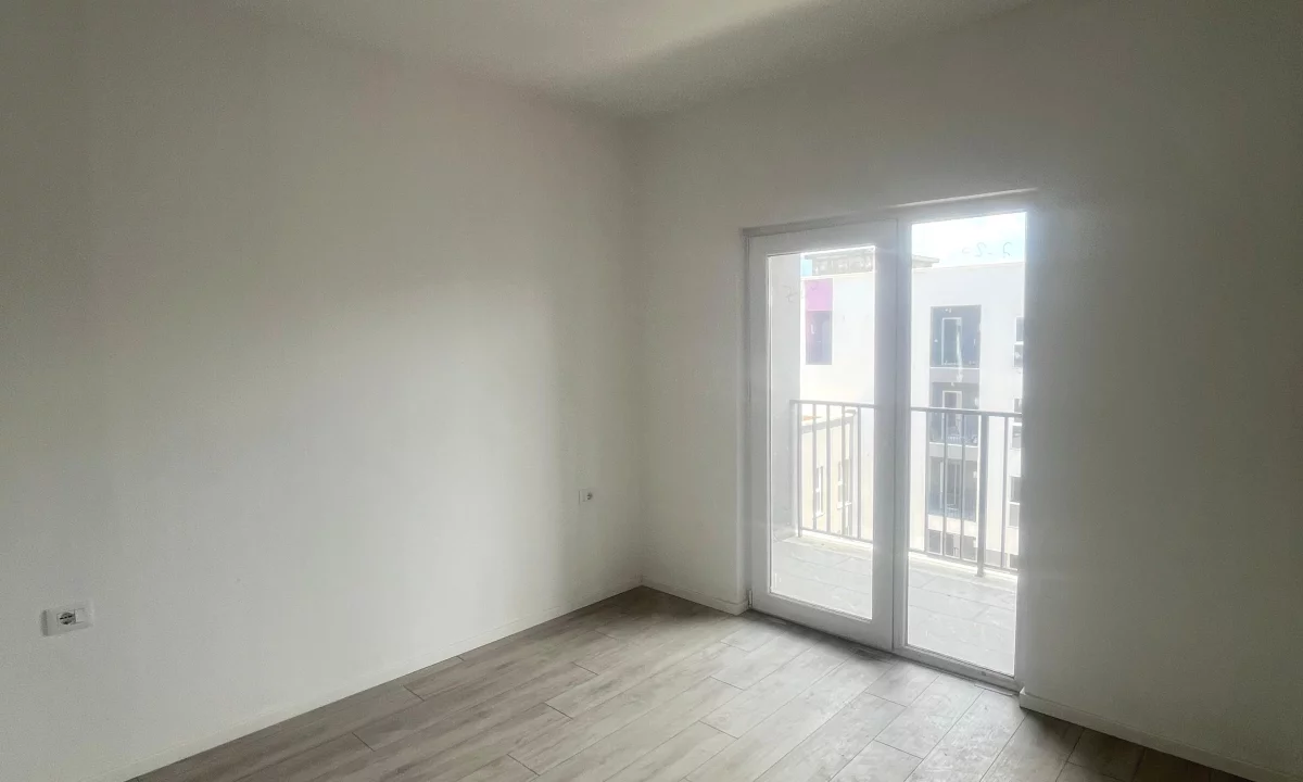 Shtepi ne shitje Apartament ne Tirane, 2+1, Mobilimi Bosh, pa mobiluar, Pagesa 125,000  Euro.