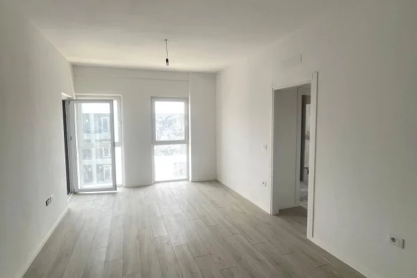 Shtepi ne shitje Apartament ne Tirane, 2+1, Mobilimi Bosh, pa mobiluar, Pagesa 125,000  Euro.