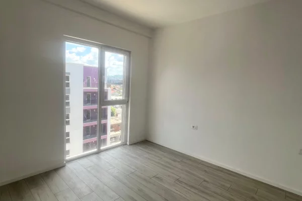 Shtepi ne shitje Apartament ne Tirane, 2+1, Mobilimi Bosh, pa mobiluar, Pagesa 125,000  Euro.
