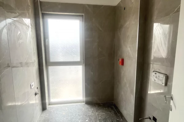 Shtepi ne shitje Apartament ne Tirane, 2+1, Mobilimi Bosh, pa mobiluar, Pagesa 125,000  Euro.