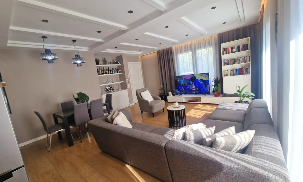 Shtepi me qera Shtepi Private ne Tirane, 3+1, Mobilimi E mobiluar, Pagesa 120,000  Leke.