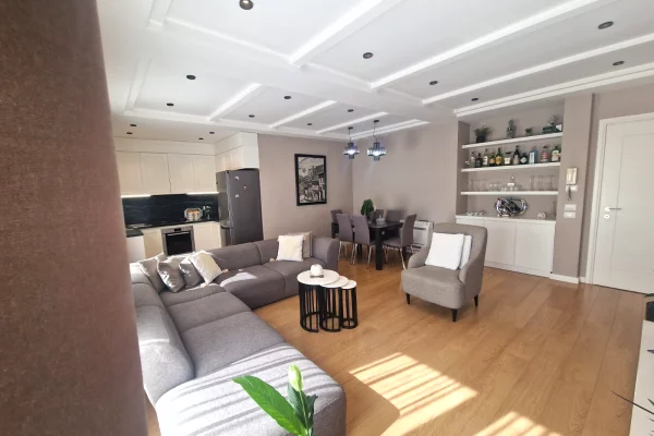 Shtepi me qera Shtepi Private ne Tirane, 3+1, Mobilimi E mobiluar, Pagesa 120,000  Leke.