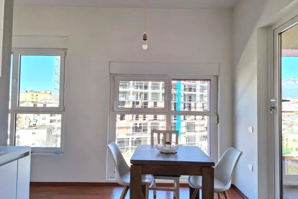 Shtepi me qera Apartament ne Tirane, 2+1, Mobilimi E mobiluar, Pagesa 60,000  Leke.