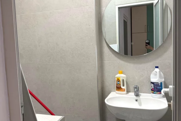 Shtepi me qera Apartament ne Tirane, 1+1, Mobilimi E mobiluar, Pagesa 500  Euro.
