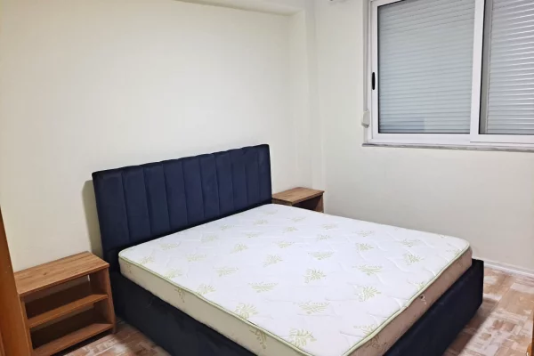 Shtepi me qera Apartament ne Tirane, 2+1, Mobilimi E mobiluar, Pagesa 550  Euro.