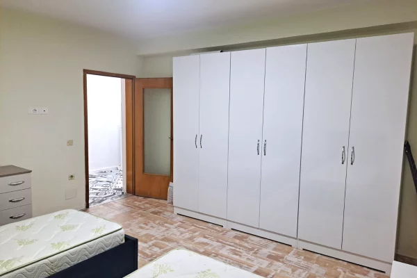 Shtepi me qera Apartament ne Tirane, 2+1, Mobilimi E mobiluar, Pagesa 550  Euro.