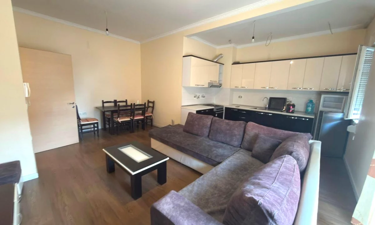 Shtepi me qera Apartament ne Tirane, 1+1, Mobilimi E mobiluar, Pagesa 55,000  Leke.