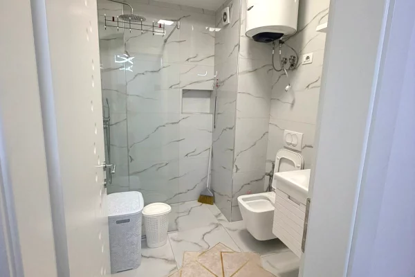 Shtepi me qera Apartament ne Tirane, 1+1, Mobilimi E mobiluar, Pagesa 48,000  Leke.
