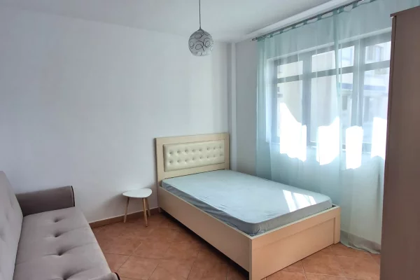 Shtepi me qera Apartament ne Tirane, 1+1, Mobilimi Pjeserisht e mobiluar, Pagesa 600  Euro.