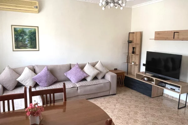 Shtepi me qera 1+1 ne Tirane - 45,000 Leke