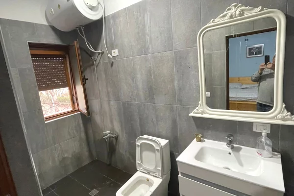 Shtepi me qera Apartament ne Tirane, 2+1, Mobilimi E mobiluar, Pagesa 40,000  Leke.