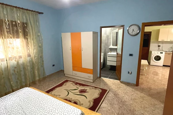 Shtepi me qera Apartament ne Tirane, 2+1, Mobilimi E mobiluar, Pagesa 40,000  Leke.
