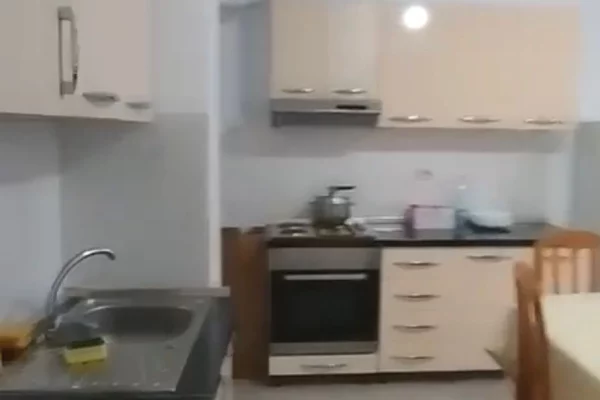 Shtepi ne shitje Apartament ne Tirane, 1+1, Mobilimi Bosh, pa mobiluar, Pagesa 115,000  Euro.
