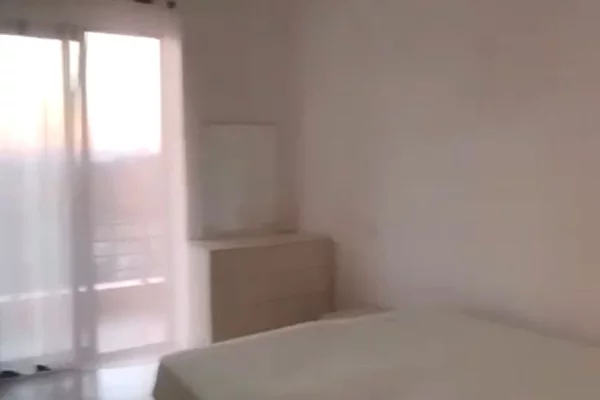 Shtepi ne shitje Apartament ne Tirane, 1+1, Mobilimi Bosh, pa mobiluar, Pagesa 115,000  Euro.