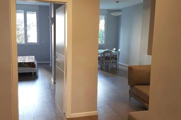 Shtepi me qera Apartament ne Tirane, 1+1, Mobilimi Pjeserisht e mobiluar, Pagesa 90,000  Leke.