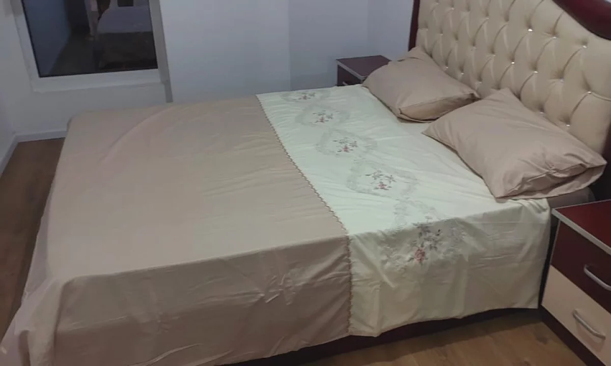 Shtepi me qera Apartament ne Tirane, 2+1, Mobilimi E mobiluar, Pagesa 55,000  Leke.