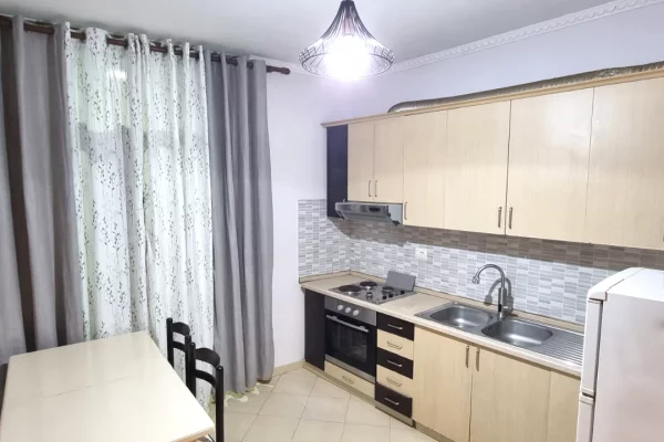Shtepi me qera Apartament ne Tirane, 1+1, Mobilimi E mobiluar, Pagesa 400  Euro.