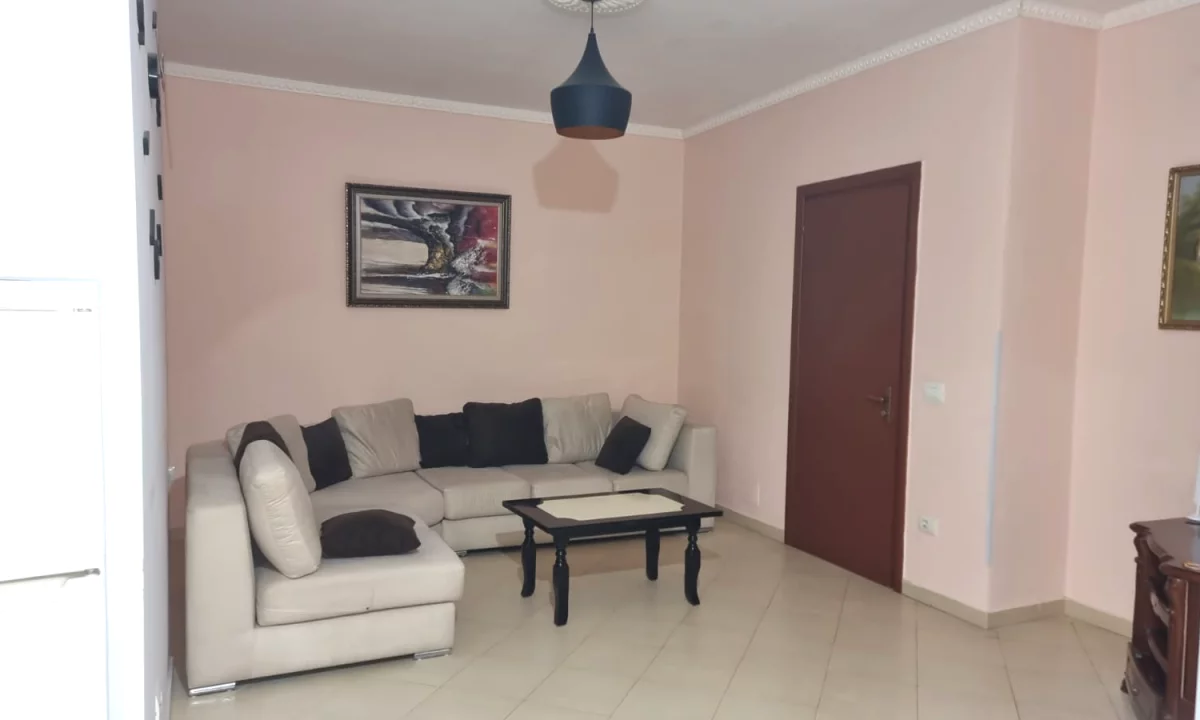 Shtepi me qera Apartament ne Tirane, 1+1, Mobilimi E mobiluar, Pagesa 400  Euro.