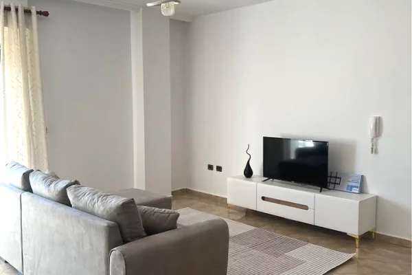 Shtepi me qera 1+1 ne Tirane - 60,000 Leke