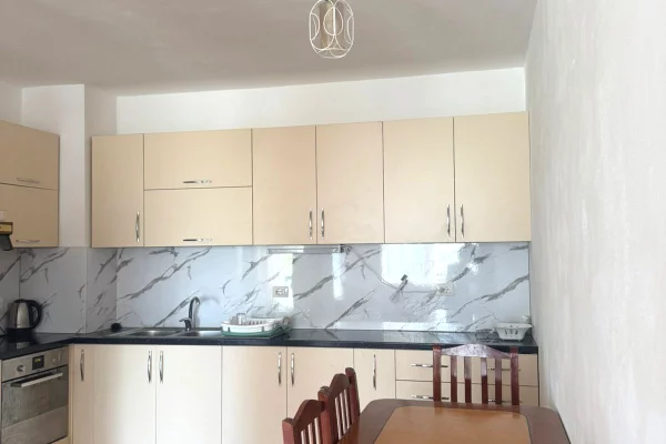 Shtepi me qera 3+1 ne Tirane - 50,000 Leke