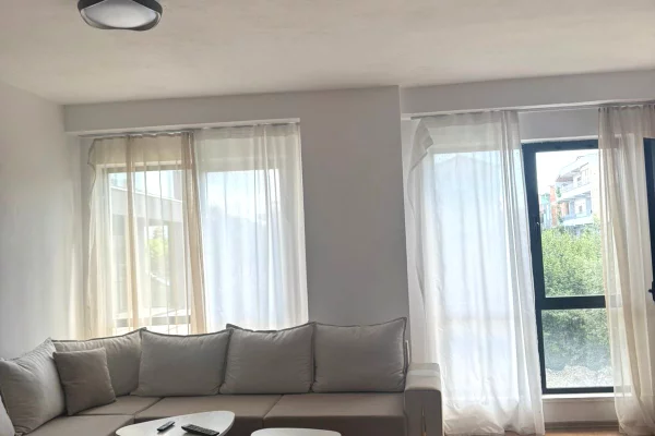 Shtepi me qera Apartament ne Tirane, 3+1, Mobilimi E mobiluar, Pagesa 50,000  Leke.