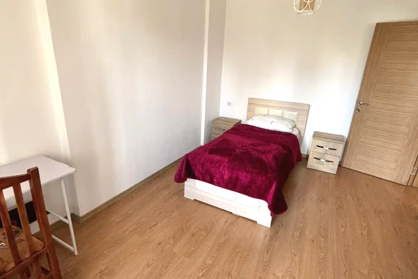 Shtepi me qera Apartament ne Tirane, 3+1, Mobilimi E mobiluar, Pagesa 50,000  Leke.
