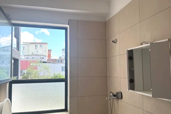 Shtepi me qera Apartament ne Tirane, 3+1, Mobilimi E mobiluar, Pagesa 50,000  Leke.