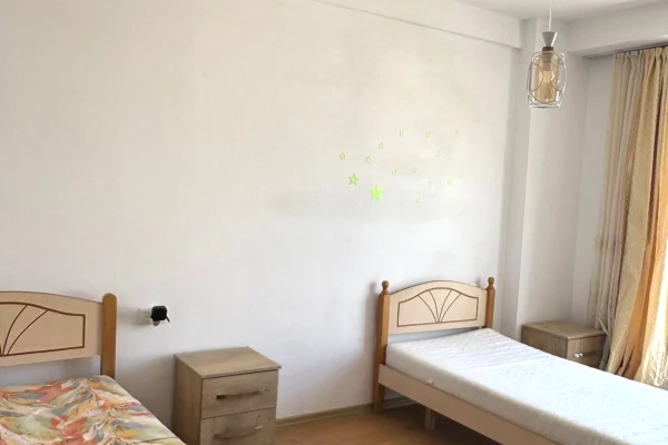 Shtepi me qera Apartament ne Tirane, 3+1, Mobilimi E mobiluar, Pagesa 50,000  Leke.